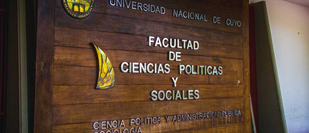 Insólito retroceso: la Universidad Nacional de Cuyo vive en 1918
