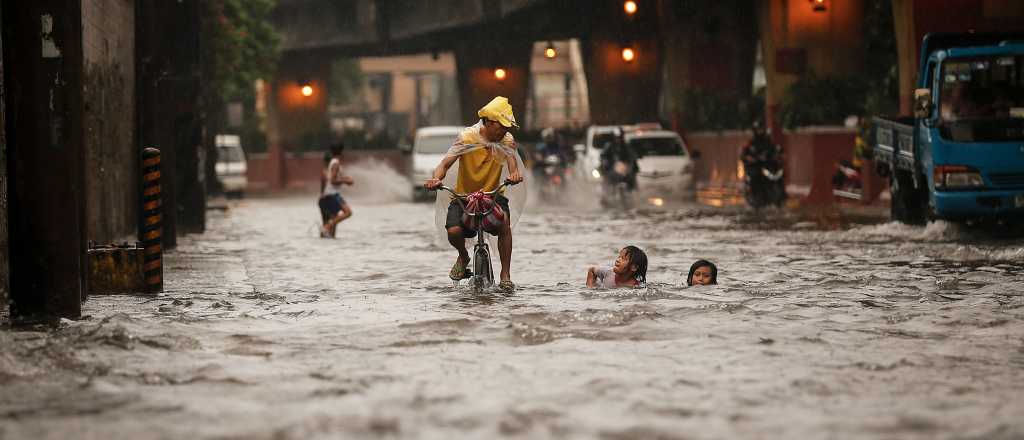 Tres muertos y miles de evacuados por inundaciones en Filipinas