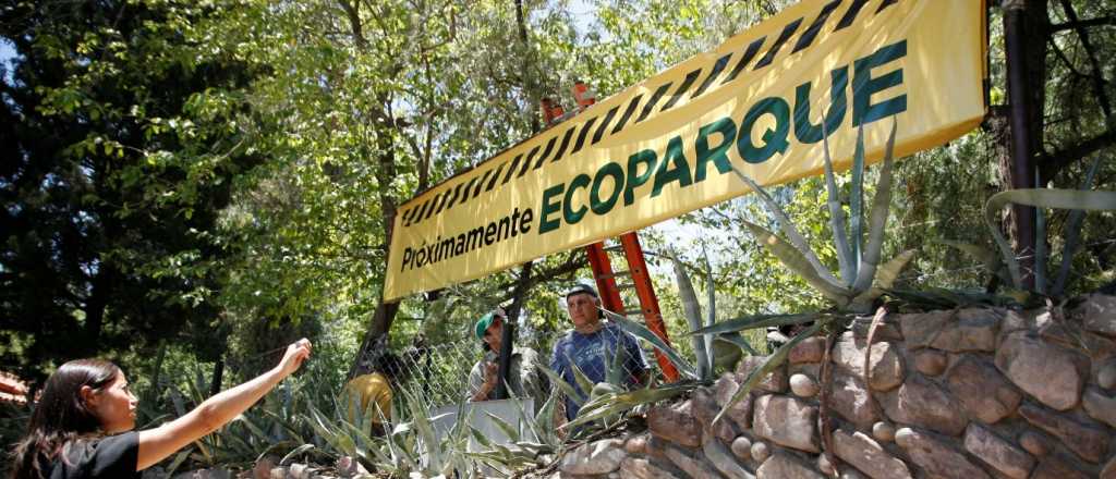Histórico: descolgaron el cartel del Zoo y pusieron el de Ecoparque