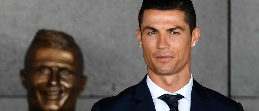 Homenajearon a Ronaldo con un busto que despertó toda clase de burlas