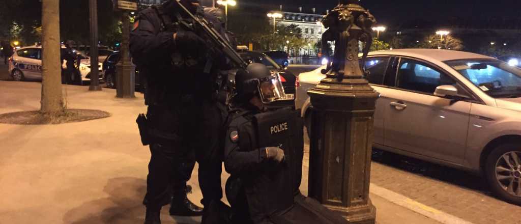 Atentado en París: los dos policías heridos están fuera de peligro 