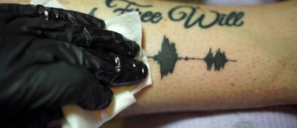 Crearon un tatuaje que reproduce la voz de los seres queridos