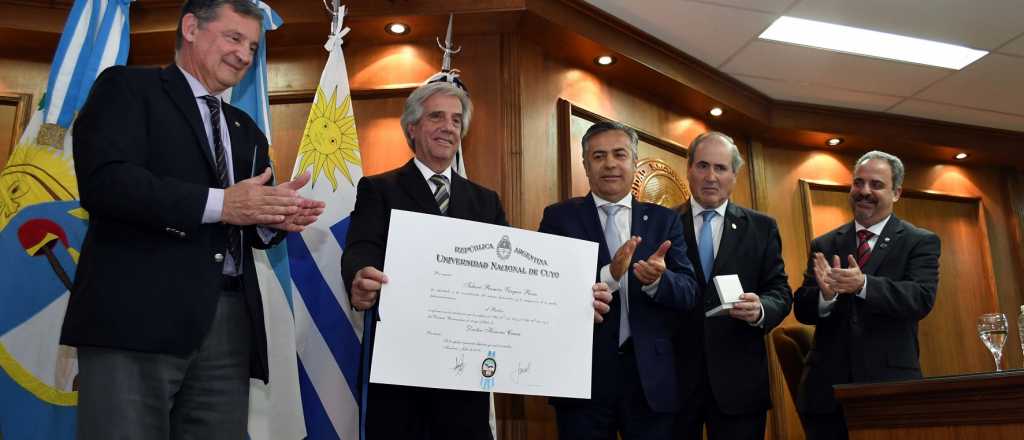 La UNCuyo le dio un doctorado honoris causa a Tabaré Vázquez