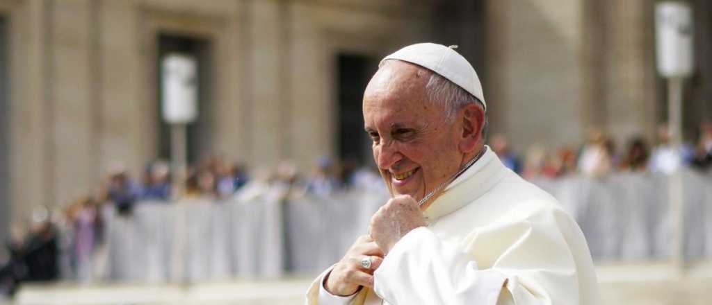 No es chiste: el Vaticano dijo que el Papa "no manda bendiciones" por Whatsapp