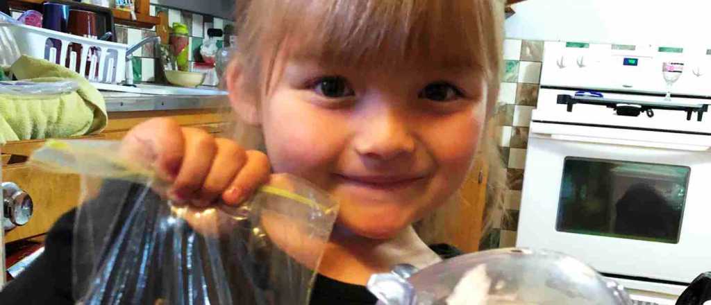 Nena de 5 años gastó todos sus ahorros para la leche de sus compañeros