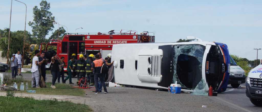 Volcó un minibus en Chivilcoy: un muerto y 19 heridos