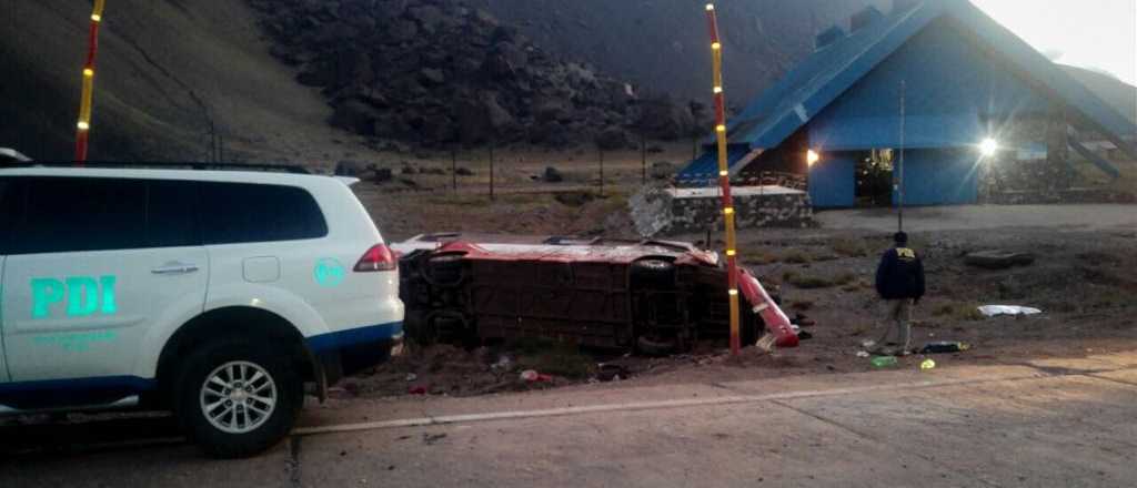 Tres chicos murieron al desbarrancar un micro en alta montaña
