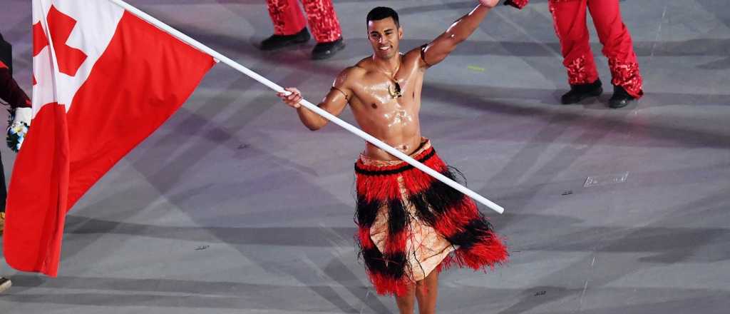 El abanderado de Tonga desfiló con el torso desnudo a 5 grados bajo cero