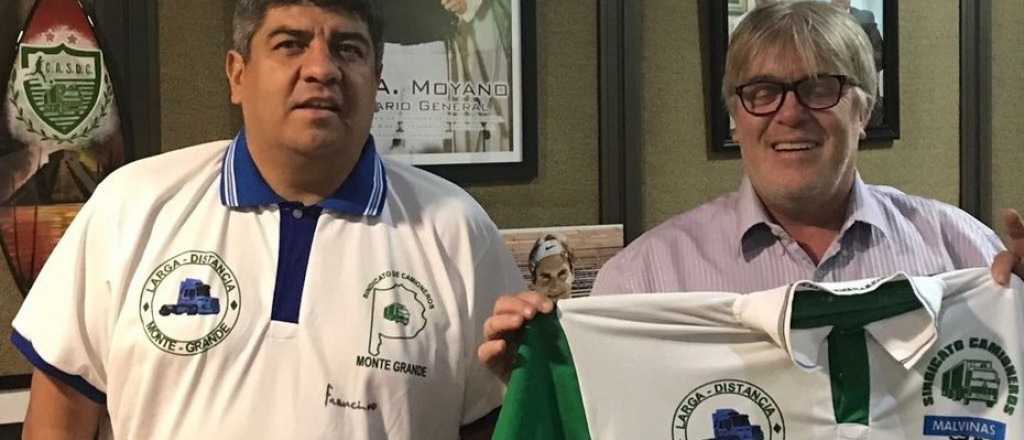 El Papa le envió dos camisetas bendecidas a Pablo Moyano