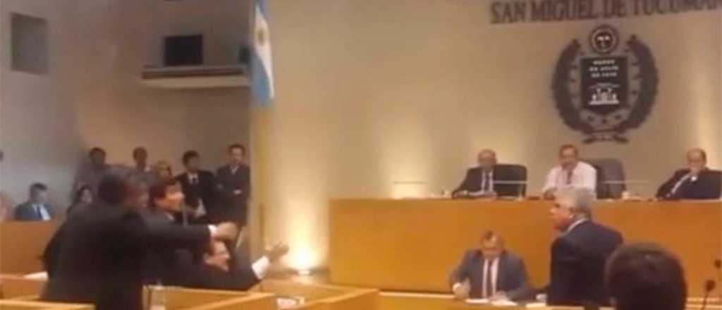 Golpearon a un concejal de Cambiemos en plena sesión en Tucumán