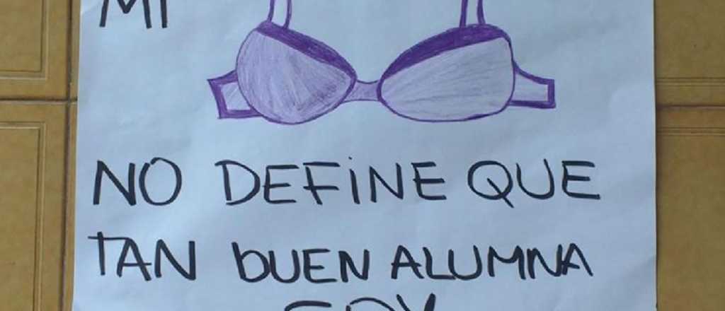 Una alumna fue sancionada por ir sin corpiño al colegio