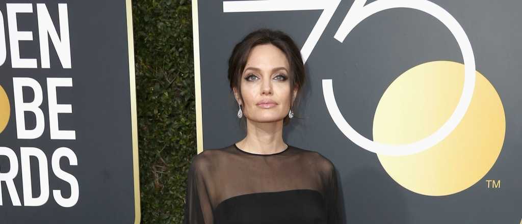 Angelina Jolie, furiosa por no poder sacar a sus hijos del país