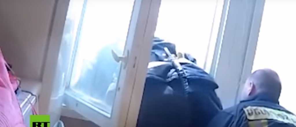 Video: capturaron a un suicida en medio del aire
