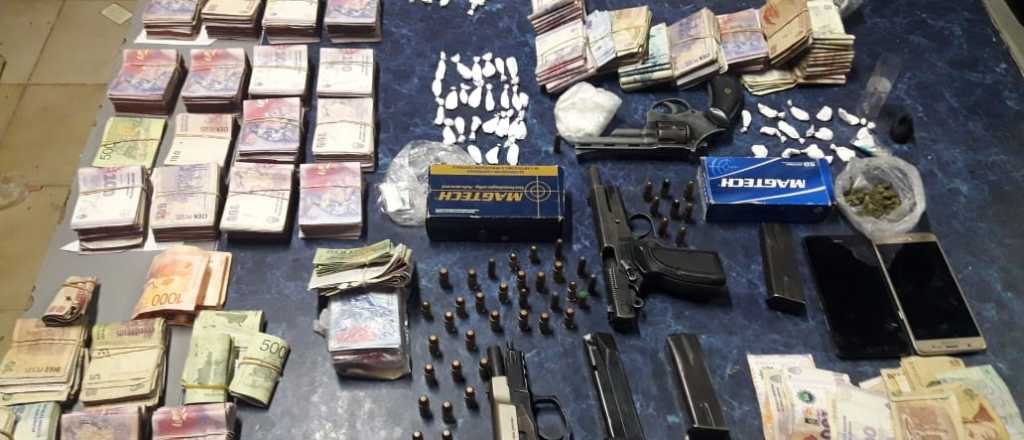 Secuestros de armas, dinero y drogas en Godoy Cruz y Guaymallén