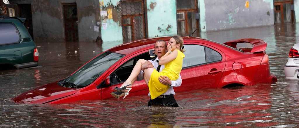 Tras una intensa lluvia se inundó la ciudad donde jugará Argentina
