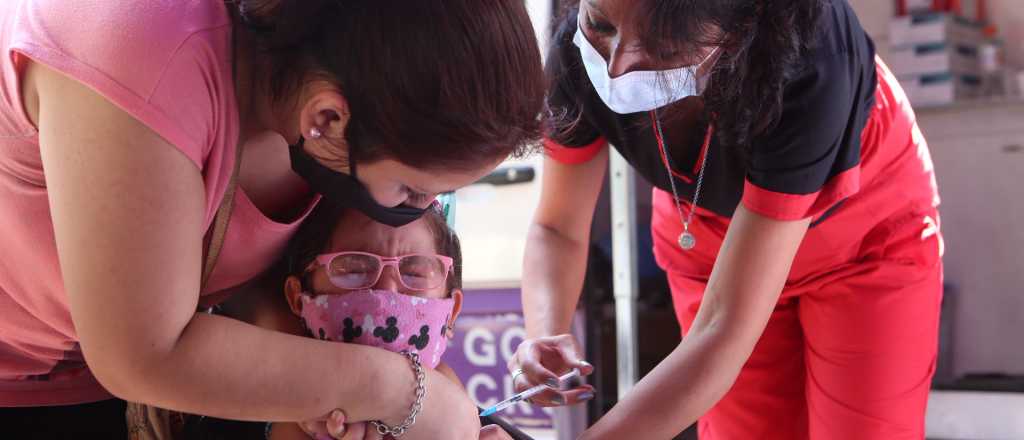 Mendoza aplicará la vacuna de refuerzo contra el covid a niños y niñas