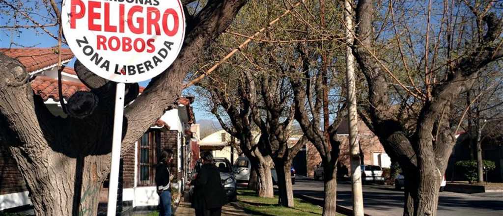 "Peligro, zona liberada"... los carteles que advierten sobre inseguridad en Mendoza