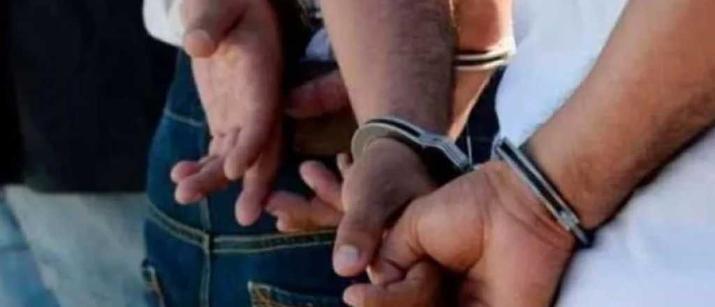 Cuatro detenidos por intentar vender un auto robado en Ciudad