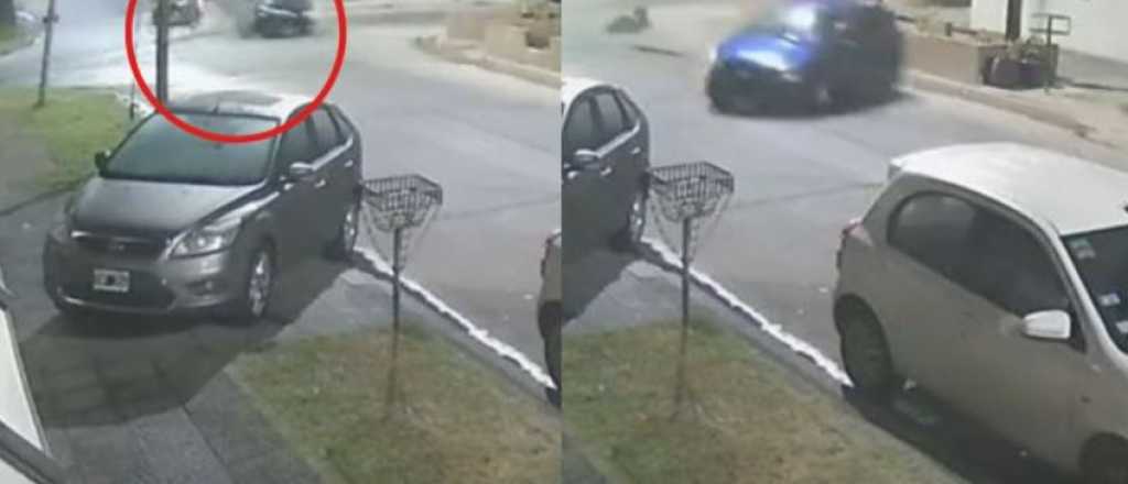 Video: manejaba a alta velocidad, atropelló y mató a un delivery 