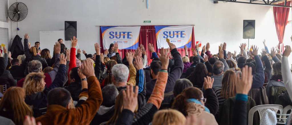 No habrá paro docente en Mendoza porque el SUTE aceptó el aumento salarial