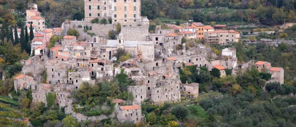 Tres pueblos de Italia venden las casas por un euro