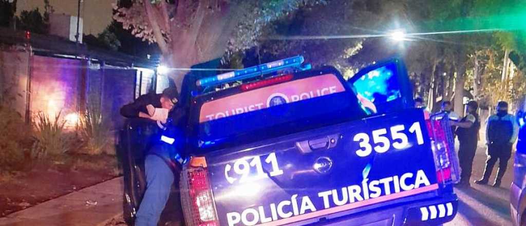 Dos policías chocaron contra un árbol en Luján