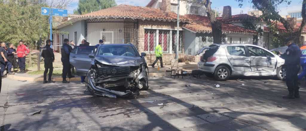 Choque y vuelco fatal en la Sexta: un hombre murió aplastado por un auto