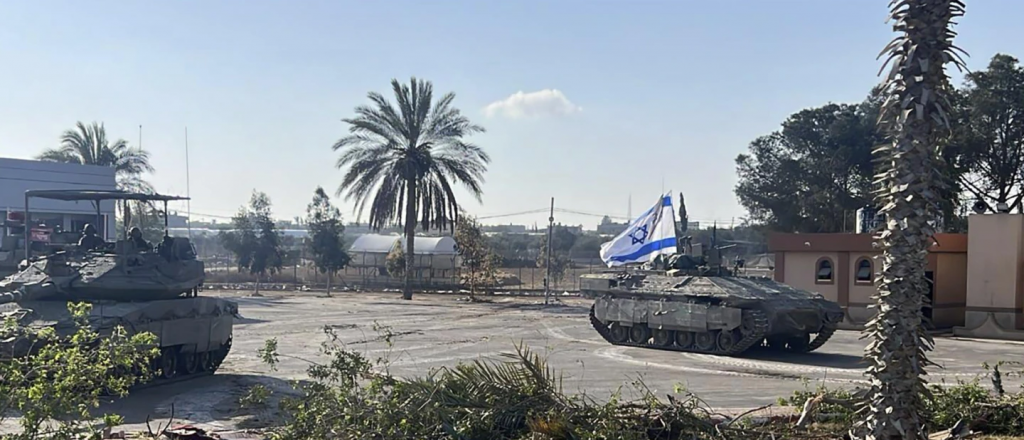Israel toma el control del cruce vital de Gaza a Egipto