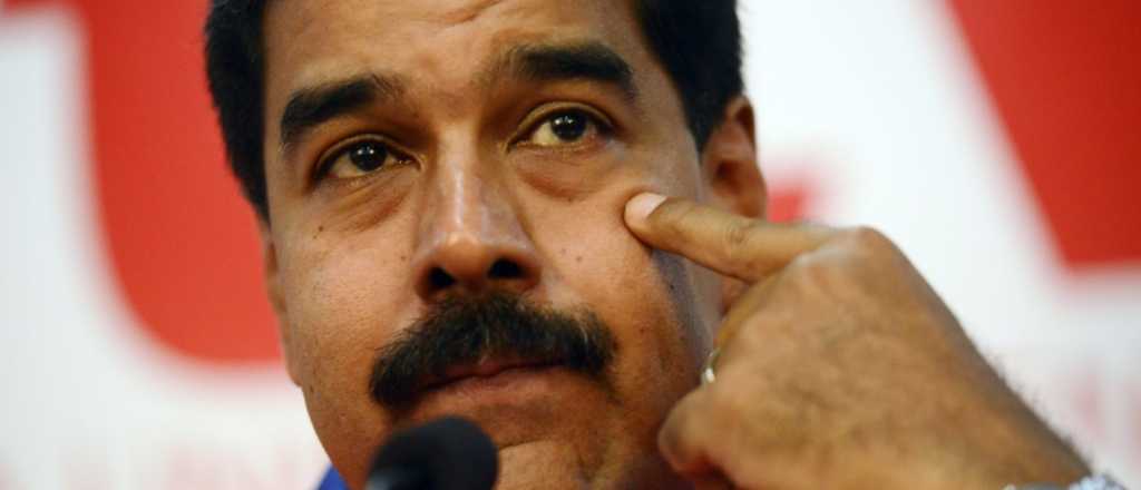Maduro le negó al líder oposito Capriles salir del país