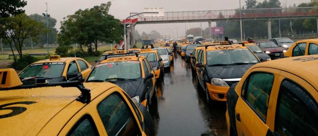 Los taxistas mendocinos piden un tarifazo