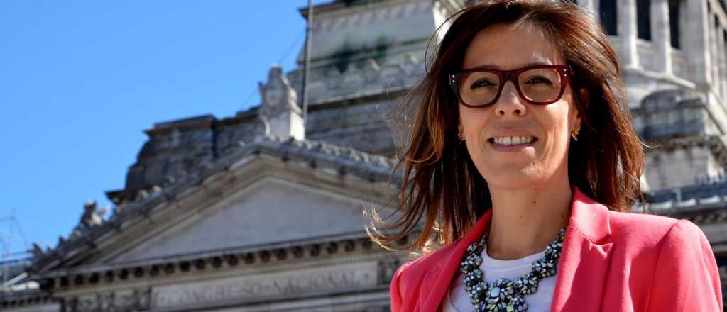 Polémico: Laura Alonso contrató a una consultora que se dedica al "lobbying"