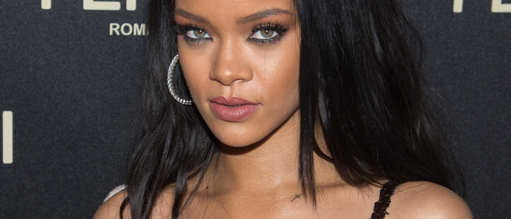 ¿Rihanna abusó del photoshop?