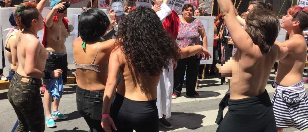 Masiva marcha contra la violencia de género en Rosario