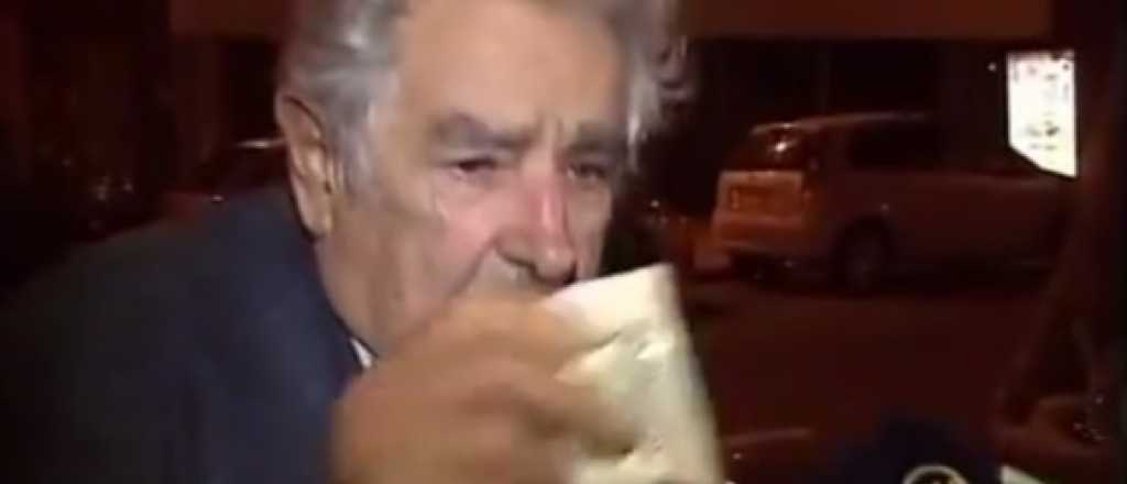Filmaron la limosna que le dio Mujica a un mendigo
