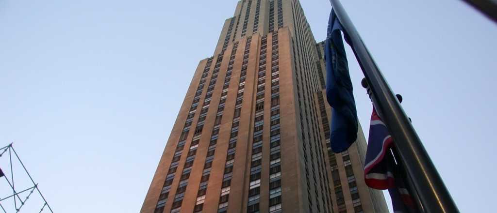 Los Rockefeller reducen gastos y dejan el edificio