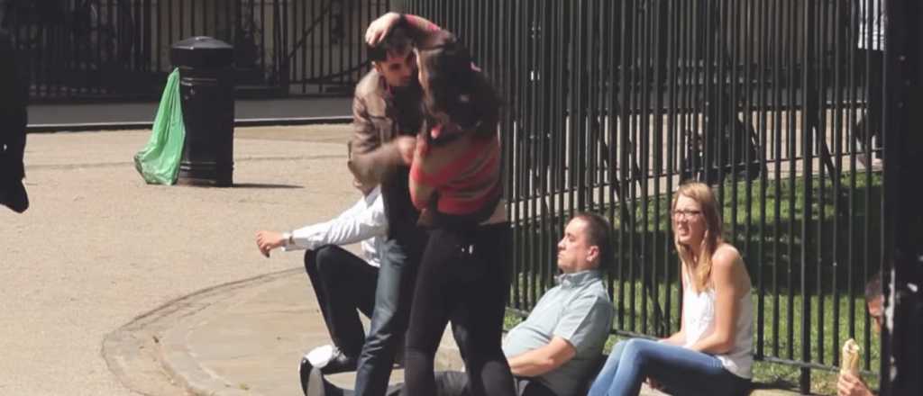 VIDEO: Cuando la mujer le pega al hombre se r&iacute;en