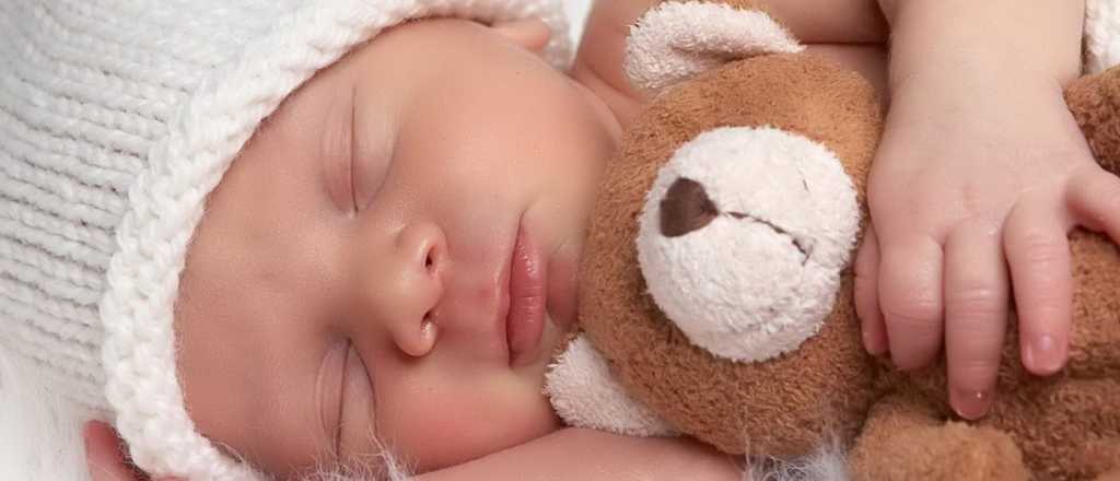 El peligroso error que cometen los padres al dormir a sus beb&eacute;s