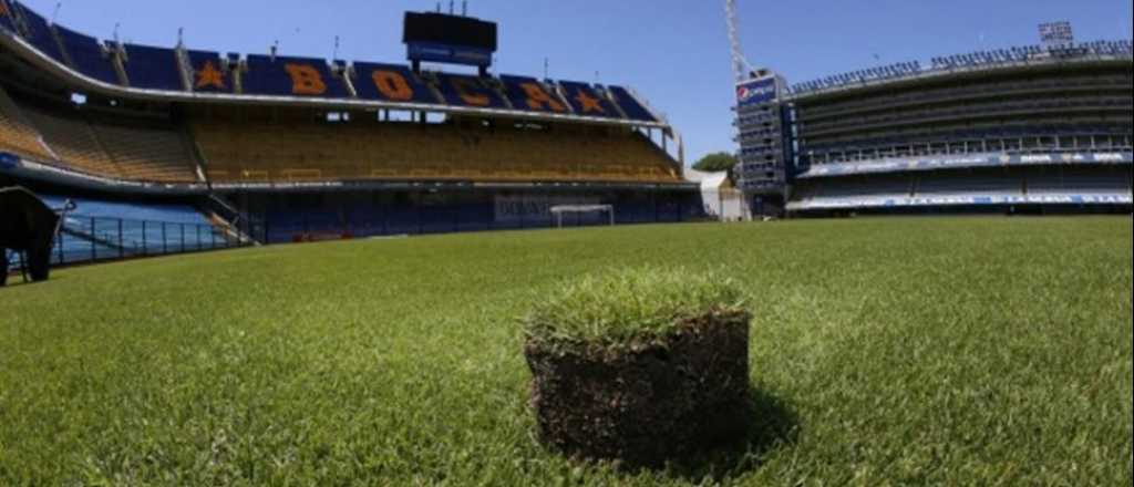 El césped de La Bombonera es un desastre para el Superclásico