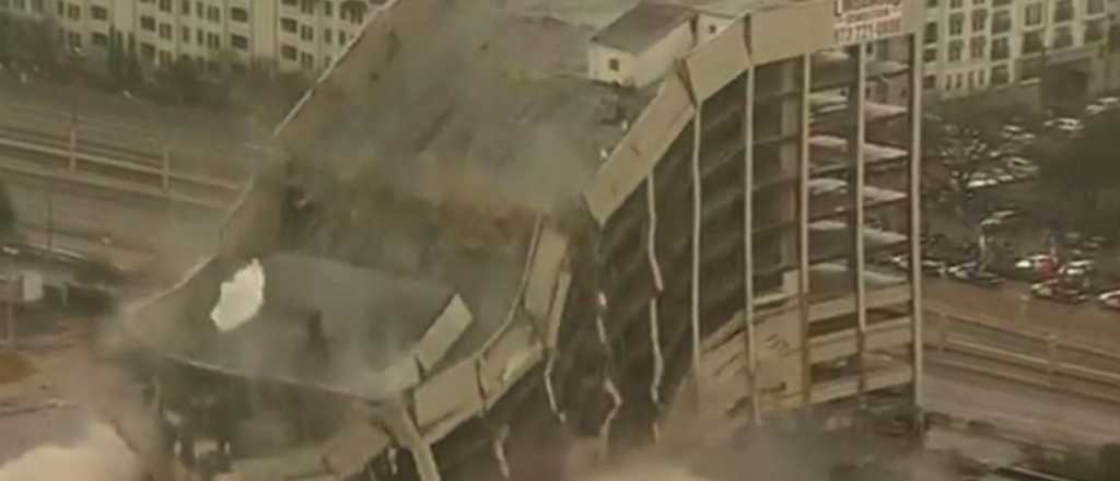 Video: impresionante demolición de un edificio de Dallas
