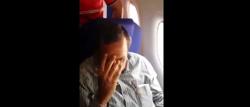 Video: mujer india da una lección al hombre que trató de tocarla en un avión 