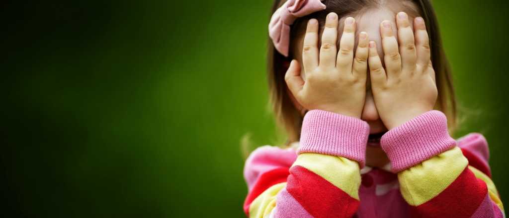 Video: jugando a las escondidas con mam&aacute; y pap&aacute;