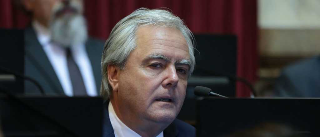 Pinedo no puede vivir con 83 mil pesos por mes