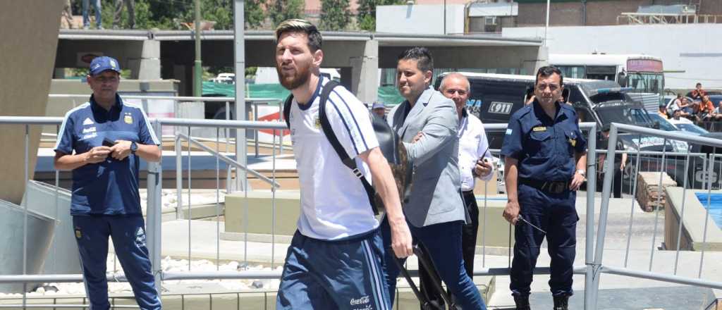 A Messi le bajó la presión y se mareó en el vuelo hacia San Juan