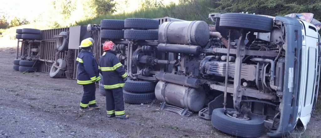 Un camionero murió tras volcar en Santa Rosa