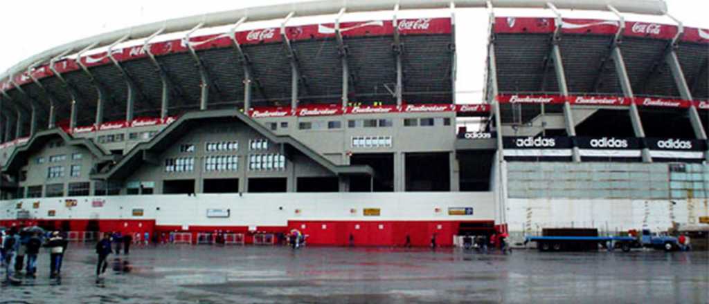 &iquest;River roba jugadores?