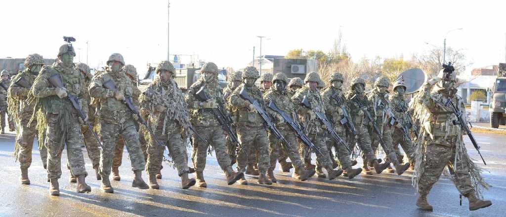 Macri ordenó un fuerte "ajuste" en el personal militar