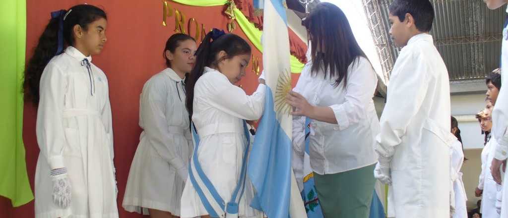 Alumnos repetidores de Primaria en Mendoza podrán ser abanderados