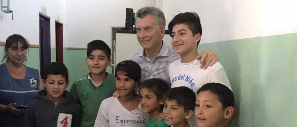 Macri visitó un hogar de niños y habló de "oportunidades"