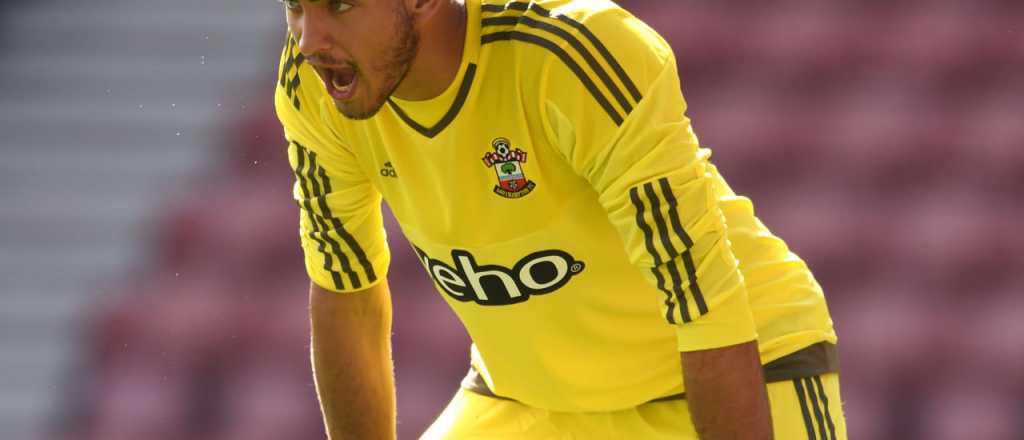 El insólito blooper de un arquero argentino en el futbol español