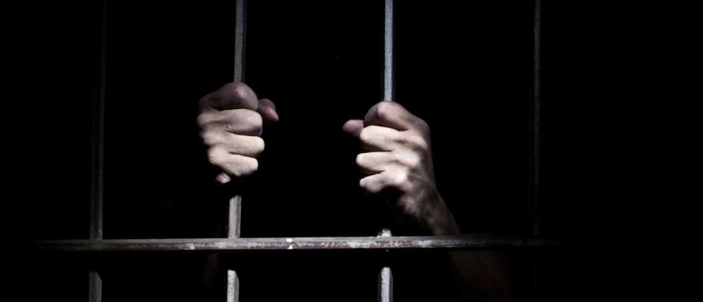 Escupi&oacute; a la mujer que lo hab&iacute;a denunciado por violar la cuarentena